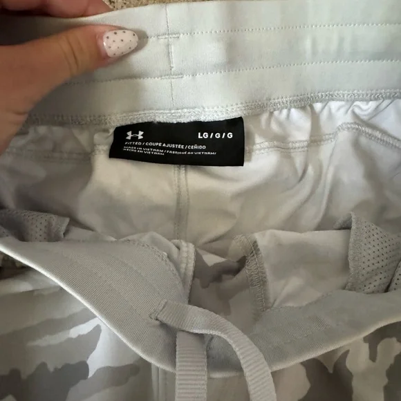 Under Armour Camo Joggers - NWOT - Picture 3 of 4